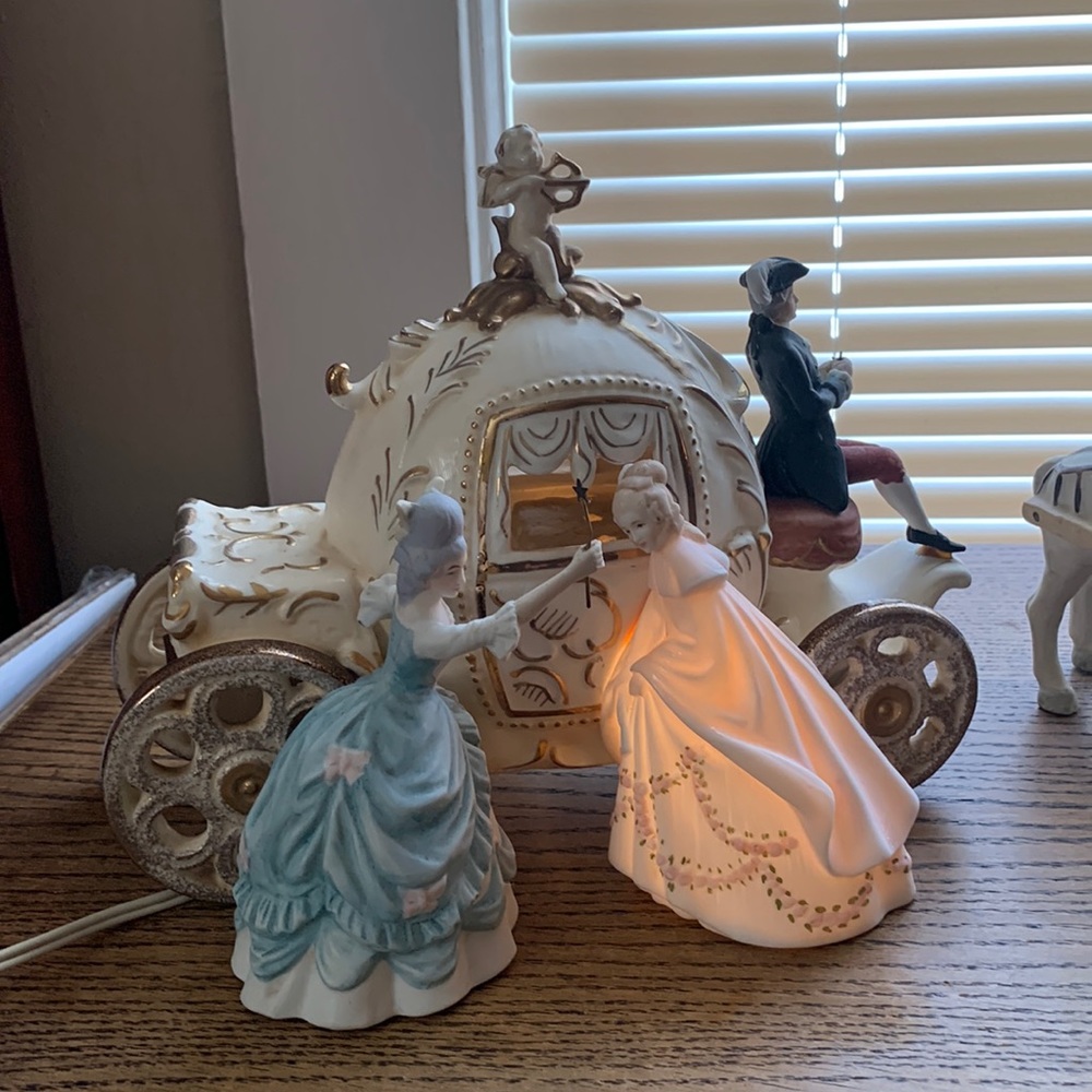 Cinderella and Carriage Lights up and Plays music